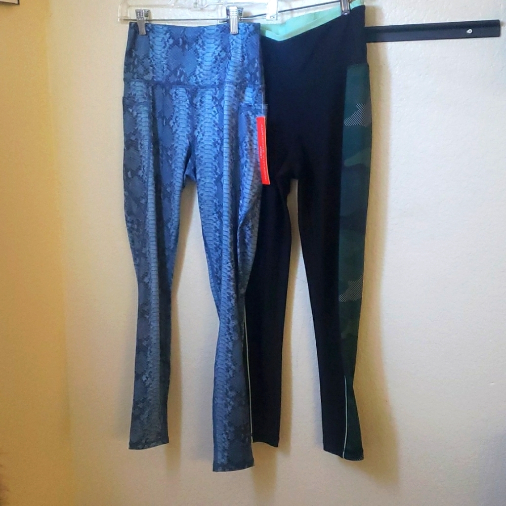A pair 📦 of 2 active leggings